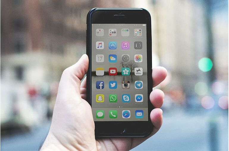 apple-hand-iphone-iphone-6