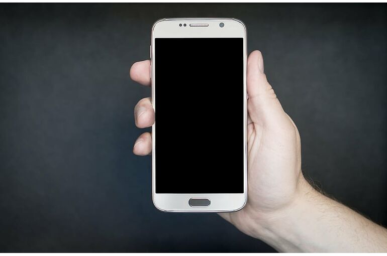 smartphone-white-silver-gray