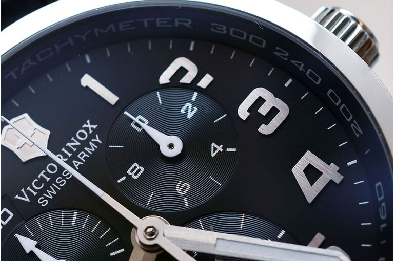 close-up-time-victorinox-watch