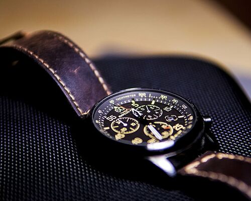 accessory-close-up-dark-elegant