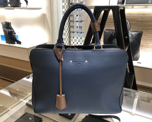 24B17D30-CF32-4AA5-99F0-449631A7B26F